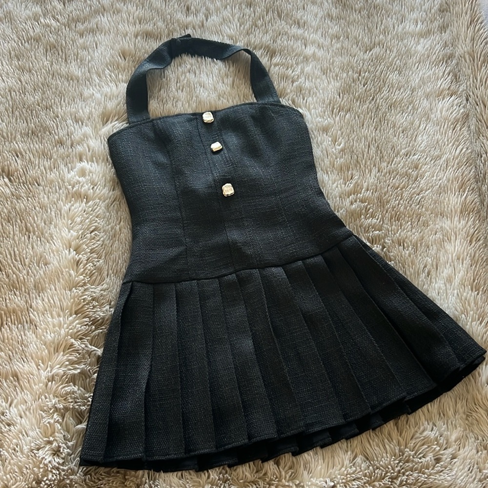 Line and dot black pleaded dress